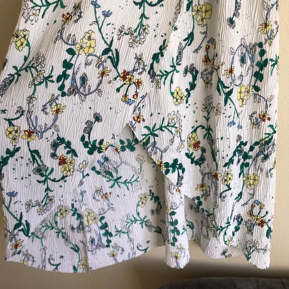 SOLD 🌺 NWT Floral Dress - Picture 5 of 6